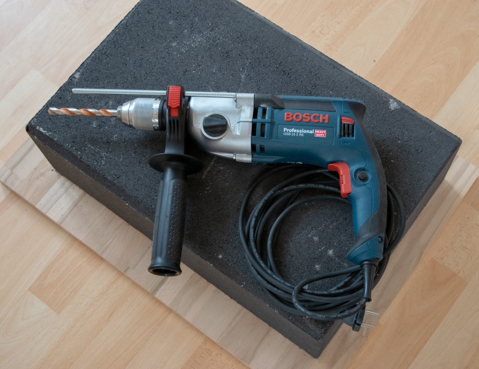 Bosch oder Makita? Akkuschrauber, Bohrhämmer und Sägen im Test.